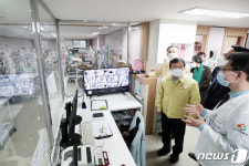 평택 박애병원 찾은 권덕철 장관