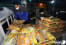 월곡2동 주민센터에 도착한 사랑의 쌀 200포대