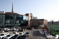 500명 예배 참석이지만...한산한 임시선별진료소