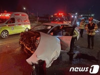 인천 연안부두 사거리 신호위반 승용차간 충돌…운전자 1명은 음주