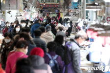 설 앞두고 분주한 전통시장