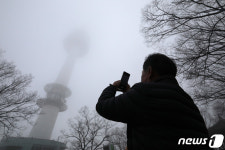 흐릿한 남산타워