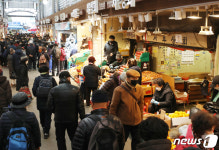명절 준비로 북적이는 재래시장