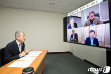 통신3사 CEO와 간담회 하는 최기영 장관