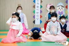 곱게 한복 입은 아이들