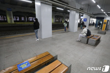 한산한 동대구역 승강장