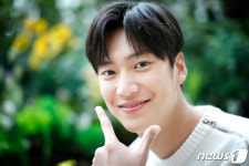 나인우, 큐브엔터테인먼트 첫 배우