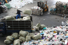 비대면 설 끝나고 수북이 쌓인 쓰레기