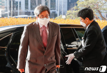 거짓해명 논란, 출근하는 김명수 대법원장