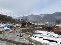 부여 양계장서 불나 닭 3만마리 폐사…5000만원 피해