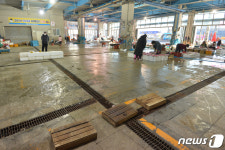 썰렁한 죽도어시장