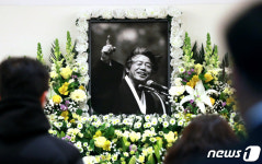 고 백기완 선생 영정 속 환한 미소