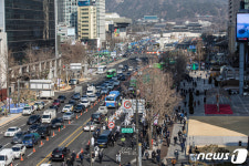 서울광장으로 이동하는 故 백기완 선생 운구 행렬