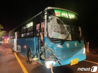 제주 서귀포서 버스·1톤 트럭 충돌…3명 중·경상