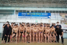 수영 국가대표후보 선수단, 철저한 방역 속 모처럼 수중 훈련