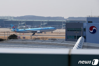 화이자 백신 실은 화물기 인천공항 착륙
