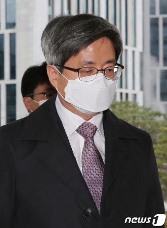 김명수 대법원장 '거짓 해명 논란 사과할까'