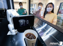 첨단 편의점의 미래? 다날, 로봇카페 탑재 플랫폼 공개