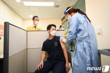 여주 백신 접종 첫날 98명 접종…요양병원 종사자·119 대원 등
