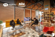 반려견 동반하고 핫초코 시음…스타필드 하남 더리얼 라운지 개설
