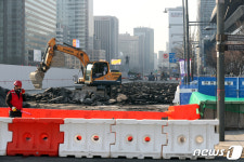 광화문 서측도로는 공사로 폐쇄