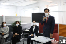 대방초·신길중 학부모들 만난 오세훈 후보