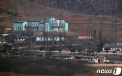 고요한 北 마을, 김여정 부부장은 3년 전 봄날 어렵다 담화