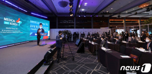 축사 대독하는 양성일 제1차관