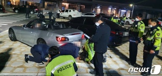 서울문산고속도로 굉음 폭주 스포츠카 동호회원 20명 적발