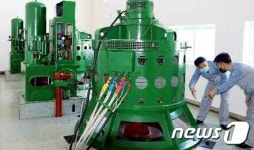 北 평안북도 구장청년1호발전소서 작업하는 근로자들