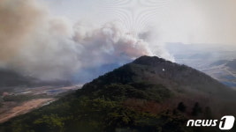 홍천 화촌면 성산리 야산서 산불…헬기 2대 투입 진화중