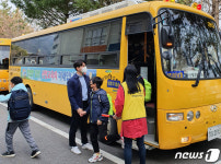 산청군, 초등학교 주변 13곳 교통위험요인 제거