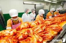 중국산 김치 파동에 김치찌개집 매출 감소 하소연