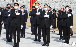 현충원 참배 마친 주호영 원내대표