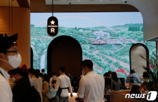 스타벅스가 오픈한 퇴계로 애칭 점포 별다방