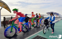 부산 사하구, 강변대로 드라이브 스루 미술관…지역작가 작품 10점