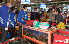 자갈치시장 찾은 김영춘