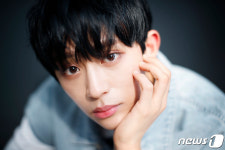 다크비 D1, 우수에 찬 눈빛
