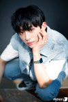 다크비 D1, 오묘한 눈빛