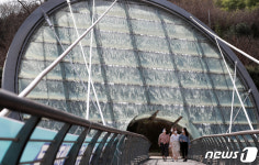 서초구, 봄맞아 아쿠아아트 육교·양재역 분수 가동