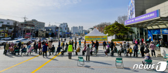 백신 접종 기다리는 어르신들
