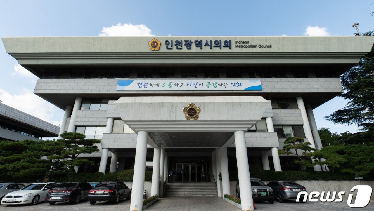 인천시의원 2명 연루 전자칠판 납품 비리 의혹, 경찰 수사 확대!