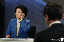 토론 준비하는 박영선