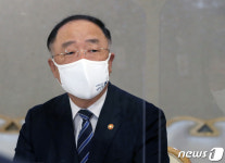 홍남기 부총리, 부동산시장 점검회의 모두 발언