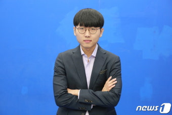'5년 만에 부활' 명인전, 승자·패자 8강 확정…신진서·박정환·이창호 우승 경쟁