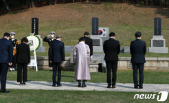 임시정부 기념식 앞서 삼의사 묘역 참배