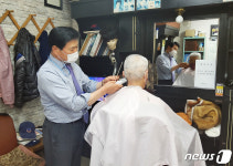 봉사 할수록 마음 풍족…30년간 이발 봉사 울산 이성규씨