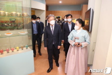 권칠승 장관, 김치 스마트공장 풍미식품 방문