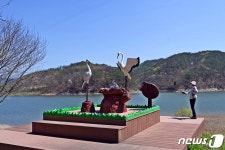 싱그러운 봄길을 걷자…옥천의 대청호반 명소 향수호수길