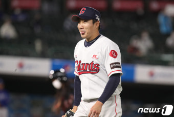롯데 야수 추재현 '쑥스럽네'